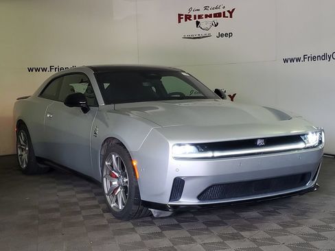 Used 2024 Dodge Charger Daytona Scat Pack w/ Plus Group AWD/4WD image 2