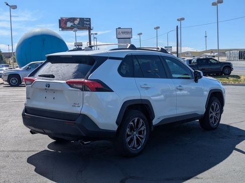 Used 2022 Toyota RAV4 XLE Premium image 3