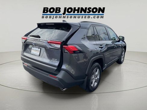 Used 2022 Toyota RAV4 XLE w/ Convenience Package AWD/4WD image 3