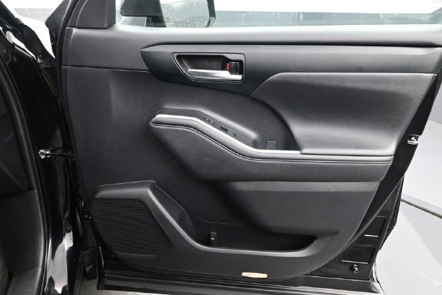 Used 2023 Toyota Highlander XLE AWD/4WD image 26