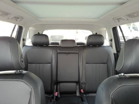 Used 2022 Volkswagen Tiguan SE w/ Panoramic Sunroof Package FWD image 33
