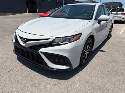 Used 2023 Toyota Camry SE FWD image 1