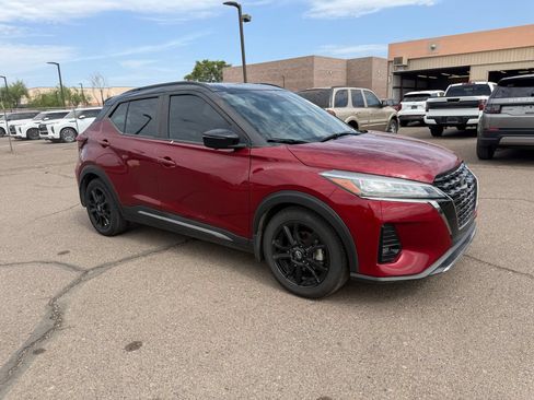 Certified 2022 Nissan Kicks SR FWD image 3
