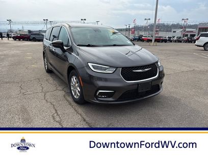 Used 2023 Chrysler Pacifica Touring-L