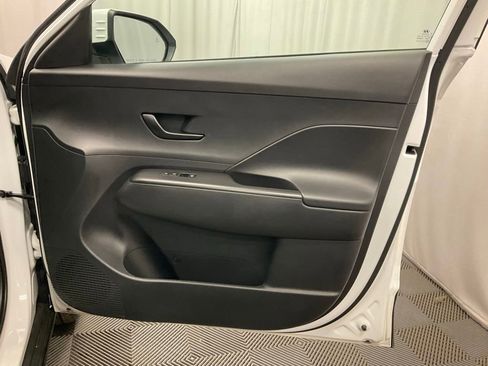 Used 2025 Hyundai Kona SEL image 30