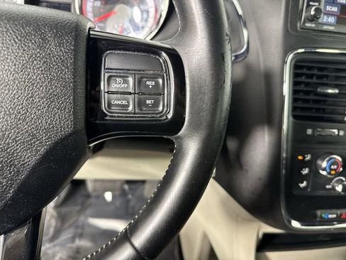 Used 2017 Dodge Grand Caravan SXT FWD image 13