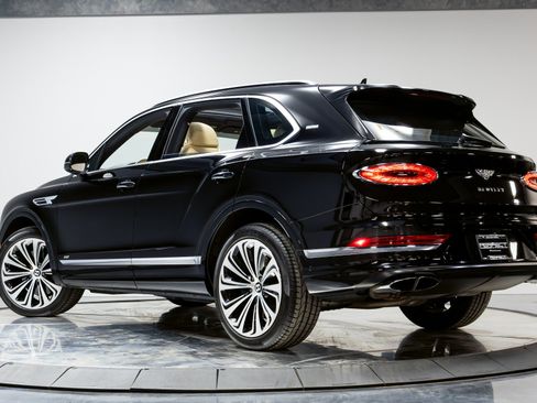 Used 2021 Bentley Bentayga w/ First Edition Specification AWD/4WD image 57