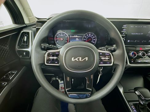 Used 2023 Kia Sorento LX AWD/4WD image 11