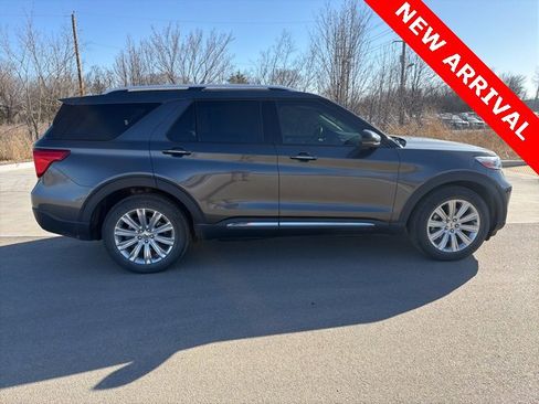 Used 2020 Ford Explorer Limited w/ Class III Trailer Tow Package image 2