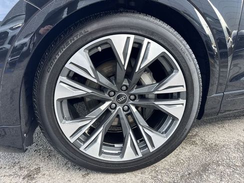 Certified 2025 Audi Q8 Prestige w/ Prestige Package image 10