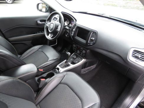 Used 2019 Jeep Compass Latitude w/ Popular Equipment Group AWD/4WD image 14