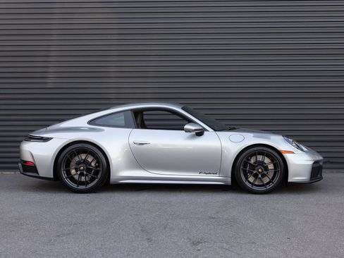 Certified 2026 Porsche 911 Carrera GTS RWD image 8