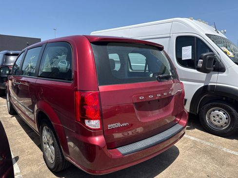 Used 2016 Dodge Grand Caravan American Value Package w/ UConnect Hands-Free Group FWD image 4