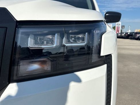 New 2026 Nissan Frontier S image 9