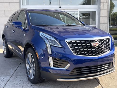Used 2025 Cadillac XT5 Premium Luxury image 2