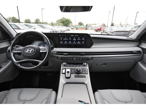 Certified 2025 Hyundai Palisade SEL FWD image 12