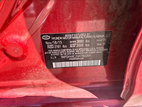 Used 2016 Hyundai Elantra SE w/ Option Group 02 FWD image 18