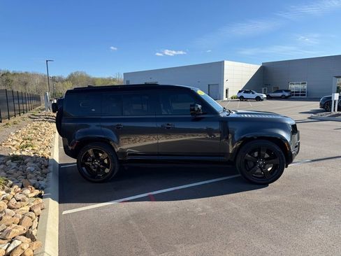 Used 2023 Land Rover Defender 110 X-Dynamic SE image 6