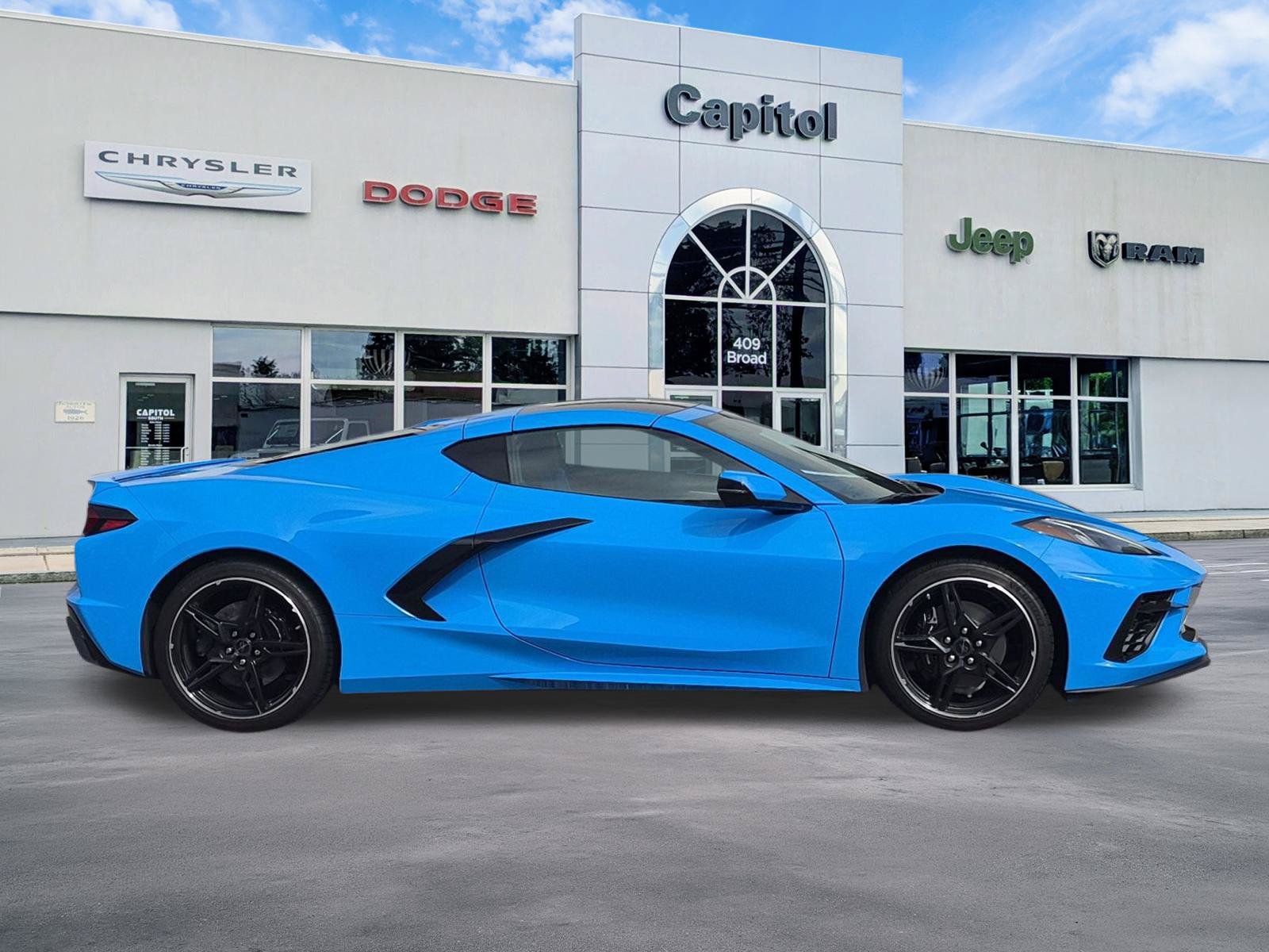 Used 2024 Chevrolet Corvette Stingray Premium Cpe RWD image 2
