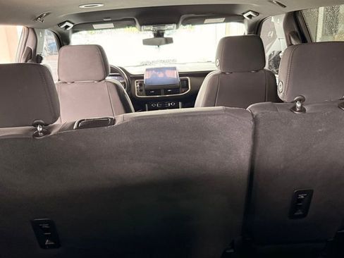 Used 2022 GMC Yukon SLE w/ Gmc Pro Safety Plus Package AWD/4WD image 31