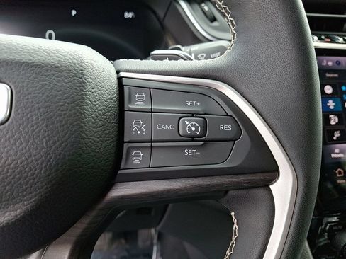 Certified 2023 Jeep Grand Cherokee Limited AWD/4WD image 23