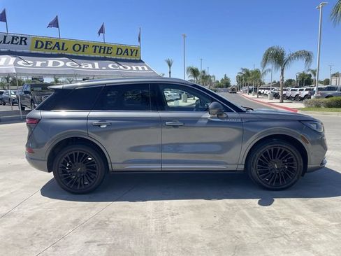 Used 2022 Lincoln Corsair Reserve w/ Luxury Package FWD image 9