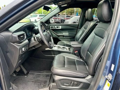 Used 2020 Ford Explorer XLT w/ Equipment Group 202A AWD/4WD image 12