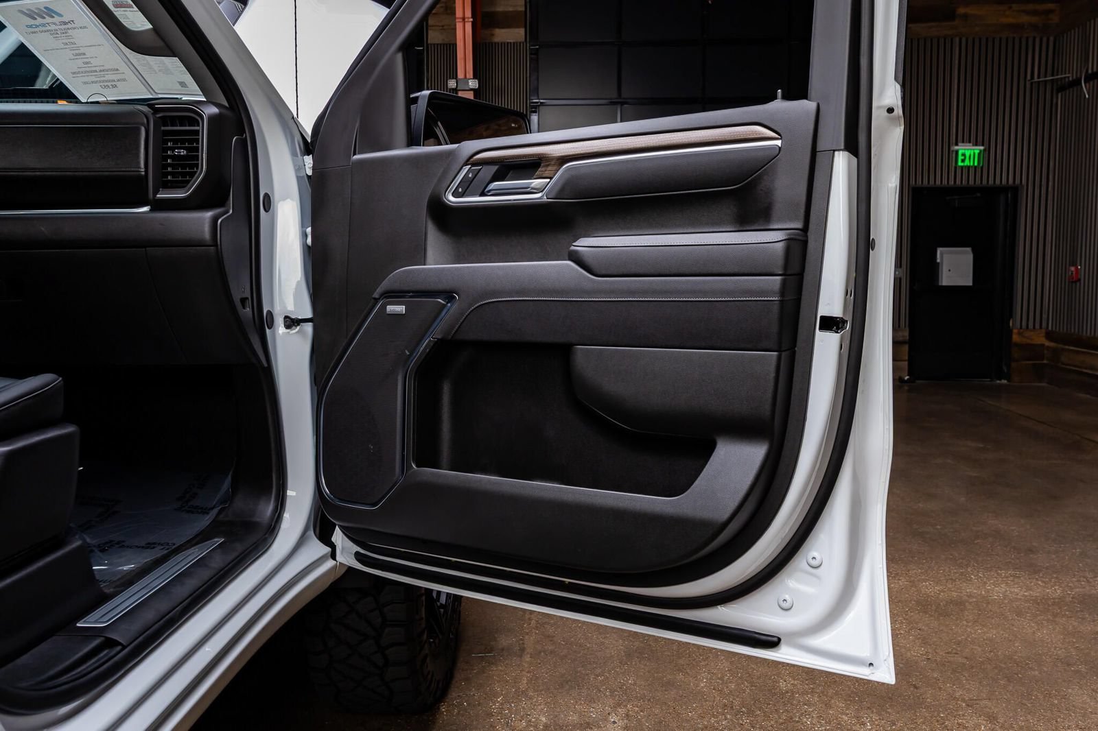 Used 2026 Chevrolet Silverado 1500 LT Trail Boss w/ LT Trail Boss Premium Package AWD/4WD image 36