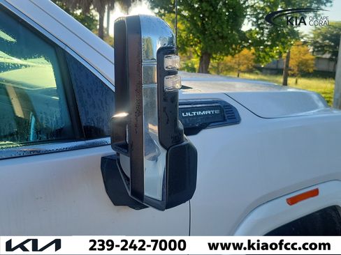Used 2024 GMC Sierra 3500 Denali Ultimate AWD/4WD image 8