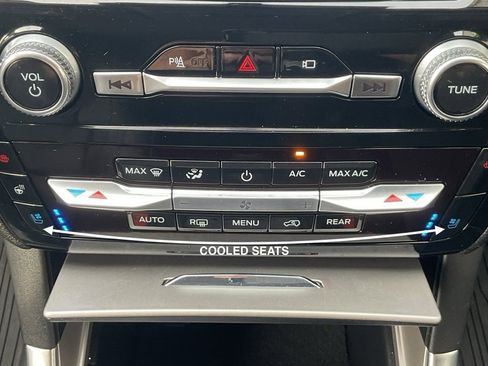 Used 2023 Ford Explorer Limited w/ Limited Technology Package image 18