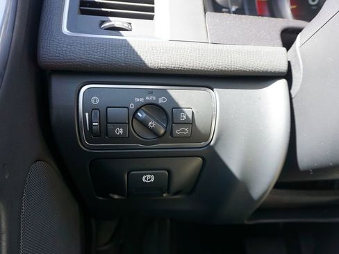 Used 2016 Volvo XC60 T5 Premier w/ Proximity Package image 4