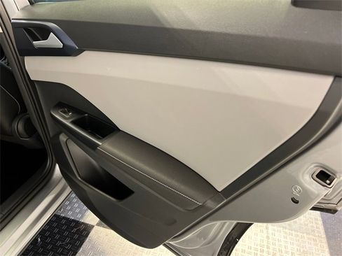 Certified 2024 Volkswagen Taos SE image 13