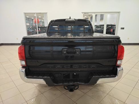 Used 2021 Toyota Tacoma SR5 AWD/4WD image 4