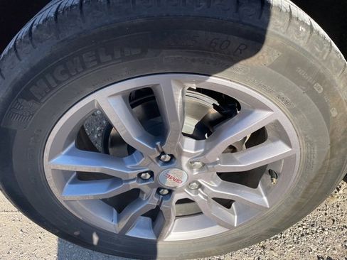 Used 2024 GMC Terrain SLT image 31