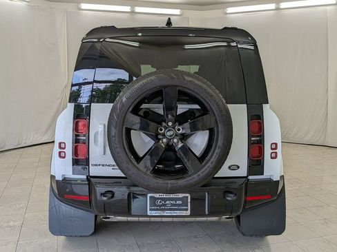 Used 2022 Land Rover Defender 110 X-Dynamic SE AWD/4WD image 8