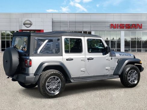 Used 2018 Jeep Wrangler Unlimited Sport image 3