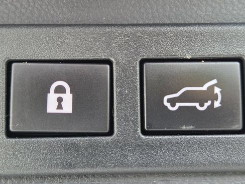 Used 2023 Subaru Outback Touring AWD/4WD image 32