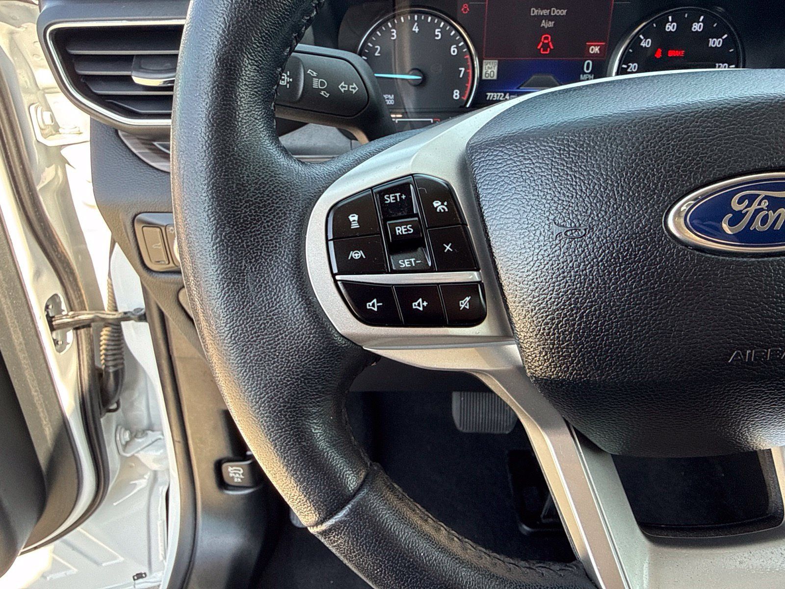 Used 2023 Ford Explorer Limited w/ Equipment Group 301A RWD image 11