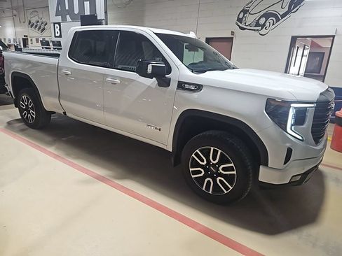 Used 2024 GMC Sierra 1500 AT4 w/ AT4 Preferred Package AWD/4WD image 6