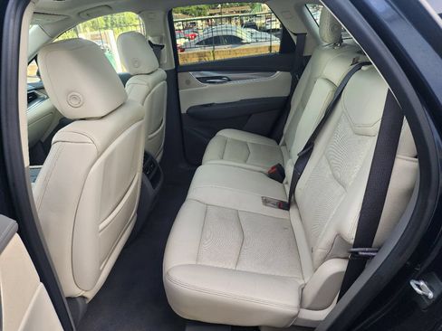 Used 2017 Cadillac XT5 Luxury w/ Driver Awareness Package FWD image 9