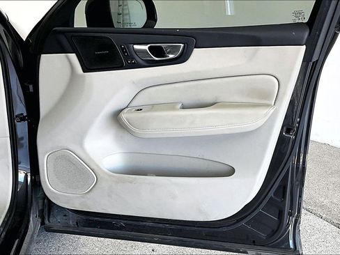 Certified 2023 Volvo XC60 B5 Ultimate w/ Climate Package image 26