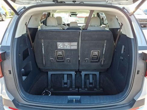 Used 2025 Kia Carnival EX image 29