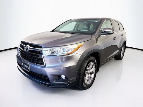Used 2016 Toyota Highlander Plus AWD/4WD image 3