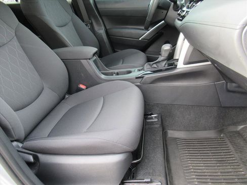 Used 2024 Toyota Corolla Cross LE image 10