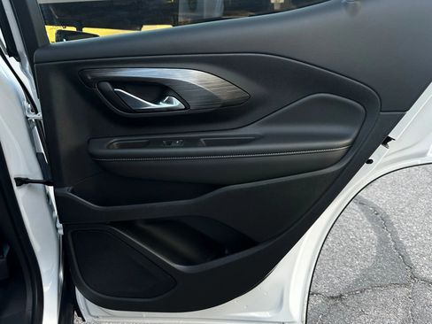 Used 2023 GMC Terrain SLE image 23