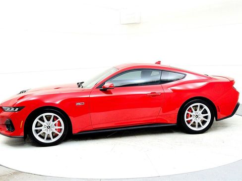 Used 2024 Ford Mustang GT Premium image 3