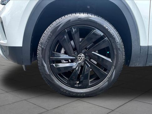 Used 2022 Volkswagen Atlas Cross Sport SE w/ Black Wheel Package FWD image 11