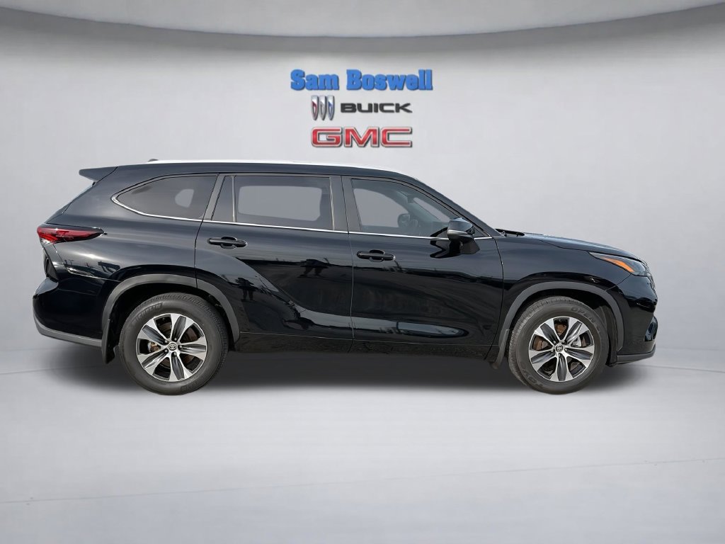 Used 2024 Toyota Highlander XLE FWD image 10