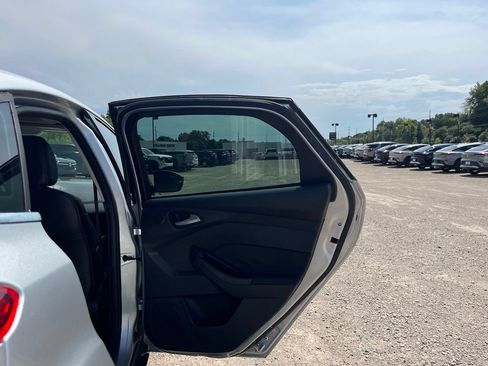 Used 2013 Ford Focus Titanium FWD image 29