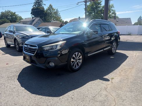 Used 2018 Subaru Outback 3.6R Touring AWD/4WD image 2